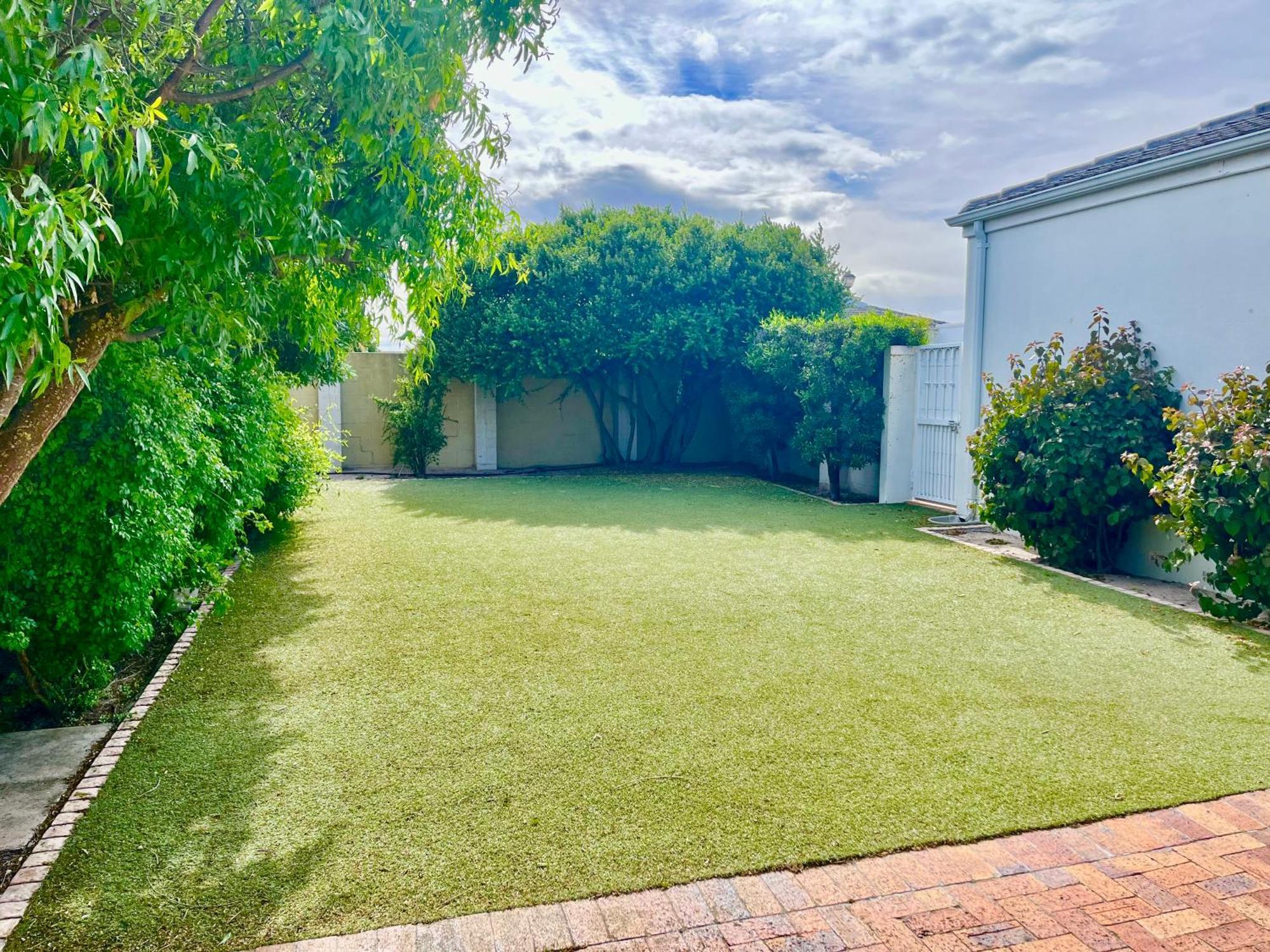 3 Monterey Pines Crescent *